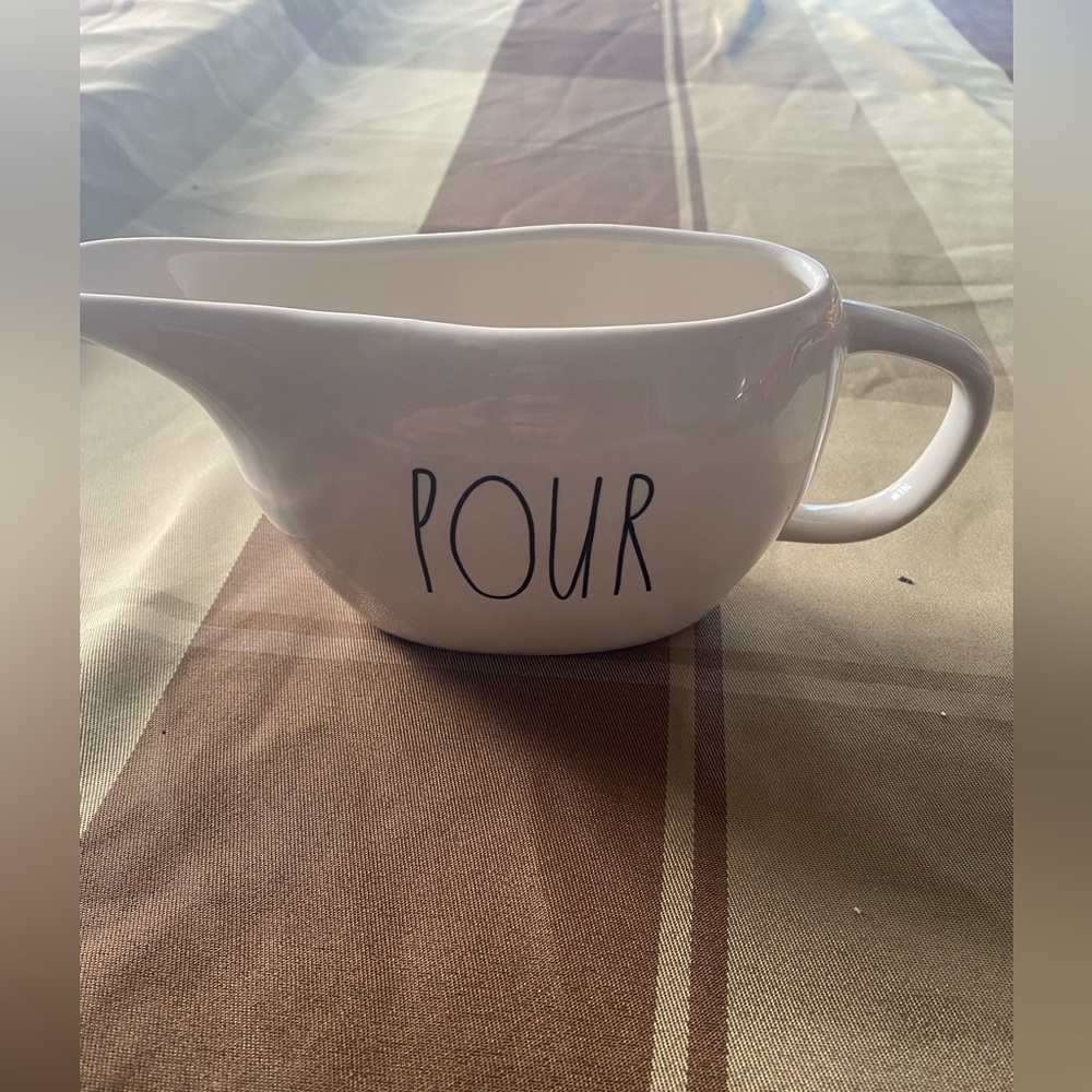 Rae Dunn pour gravy boat